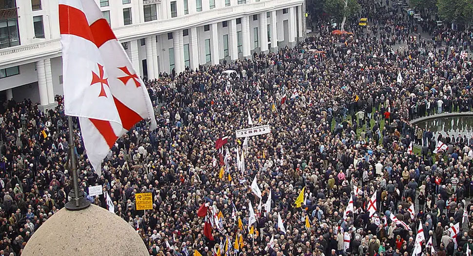 بررسی انقلاب گرجستان (انقلاب گل رز)